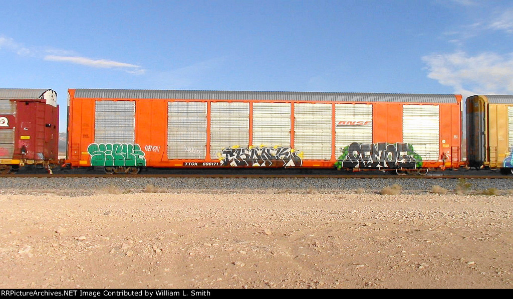 WB Unit Vehicular Flat Car Frt at Erie NV -69